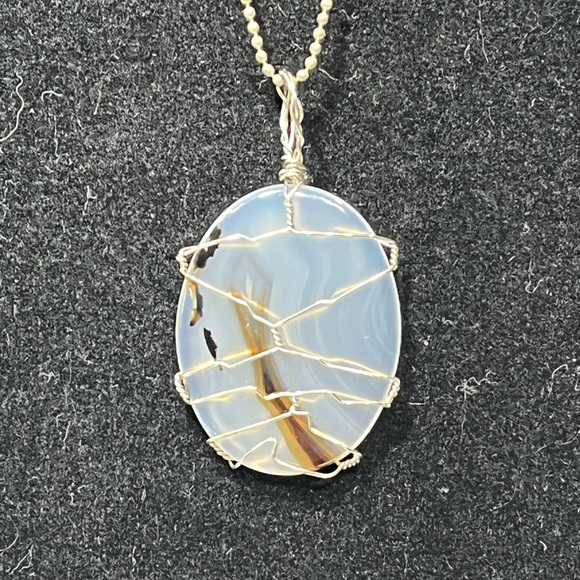 Yellowstone Montana Agate wire wrap pendant - Picture 2 of 13